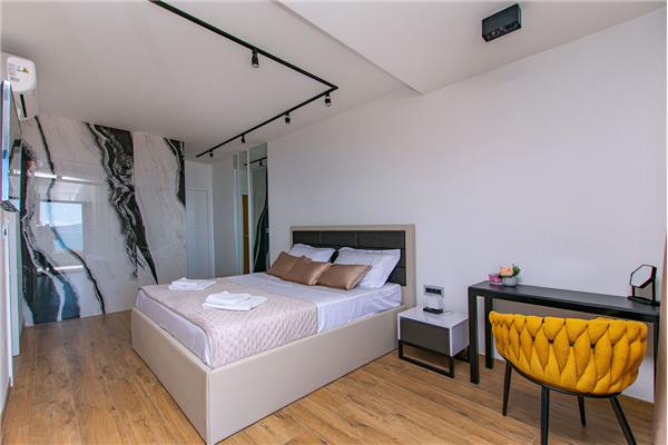 House K1, for 20 persons