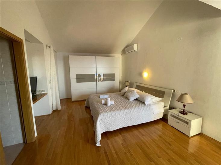 Apartment A1, for 6 persons
