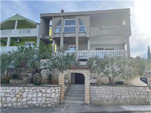 Apartment Lucille , Size 180.00 m2, Airline distance to the sea 250 m, Airline distance to town centre 250 m