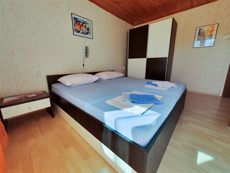 Room S1, for 2 persons