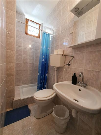 Room S2, for 3 persons