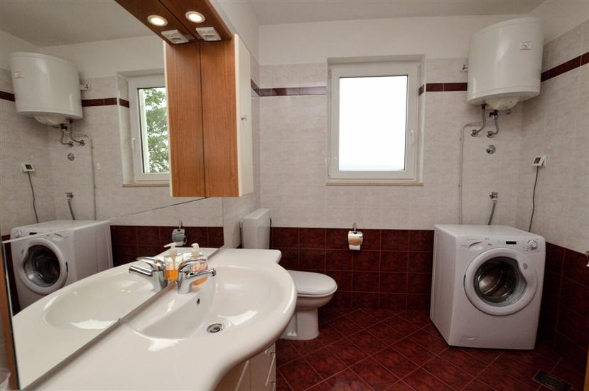 Apartment A1, for 5 persons