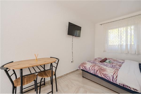 Room S2, for 2 persons