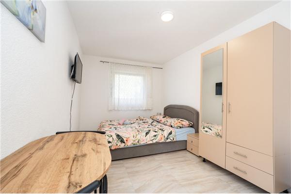 Room S3, for 2 persons