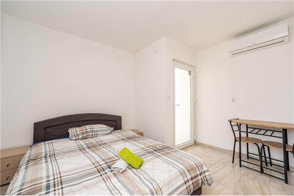 Room S5, for 2 persons