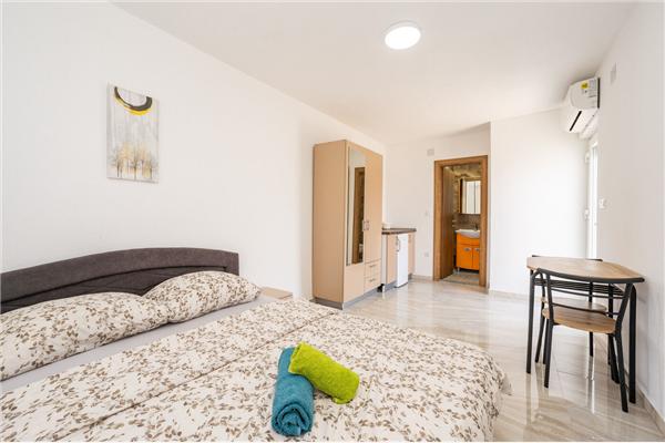 Room S7, for 2 persons