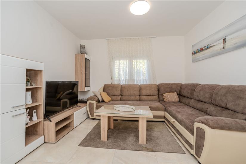 Apartment A8, for 6 persons