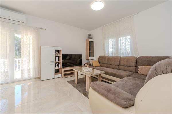 Apartment A8, for 6 persons