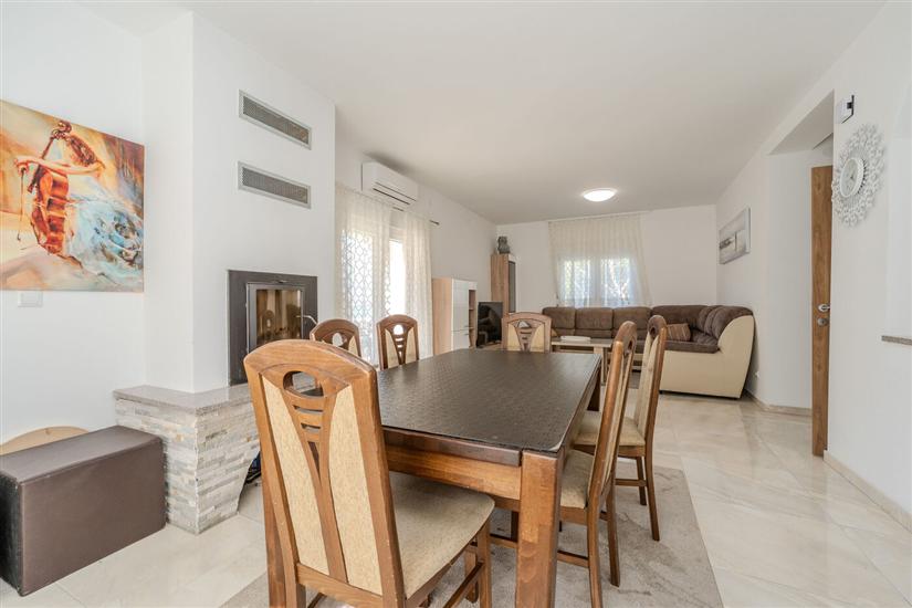 Apartment A8, for 6 persons