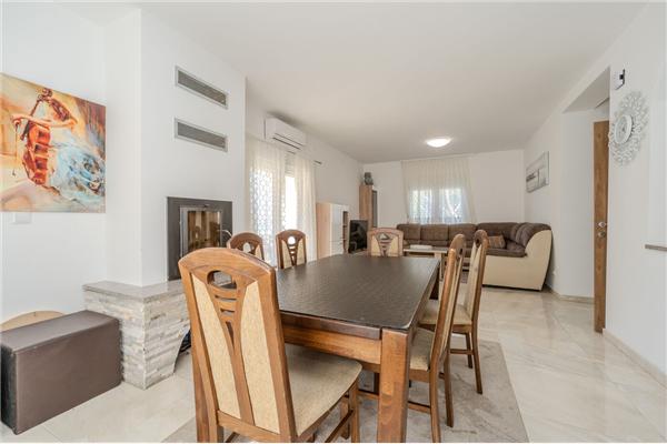 Apartment A8, for 6 persons