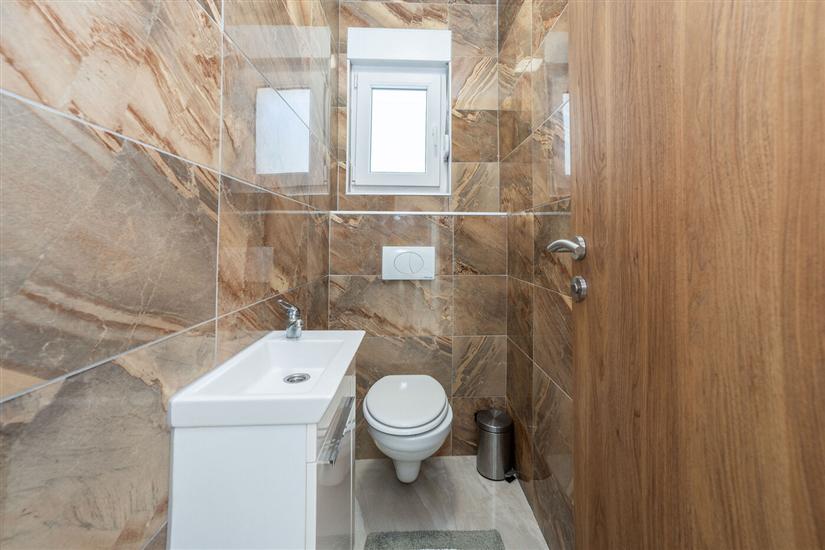 Apartment A8, for 6 persons