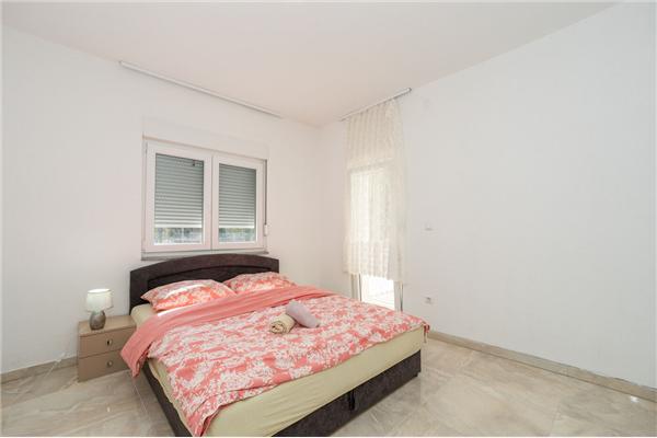 Apartment A8, for 6 persons