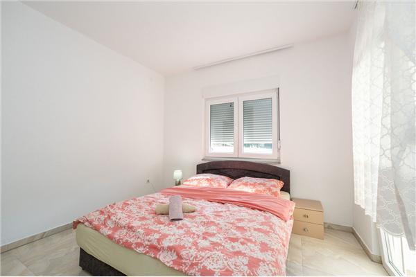 Apartment A8, for 6 persons