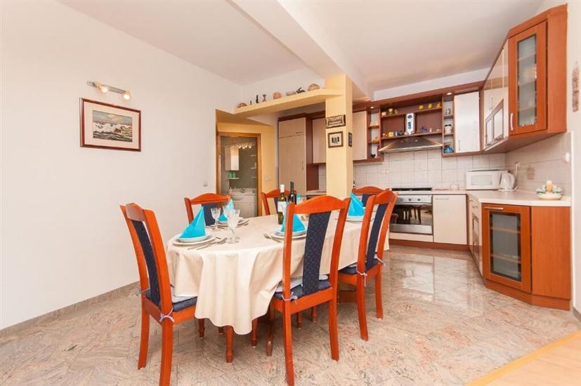 House K1, for 8 persons