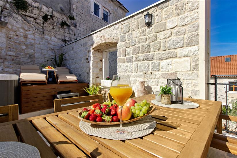 House Marijeta and  Tonka