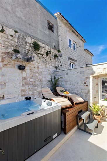 House Marijeta and  Tonka