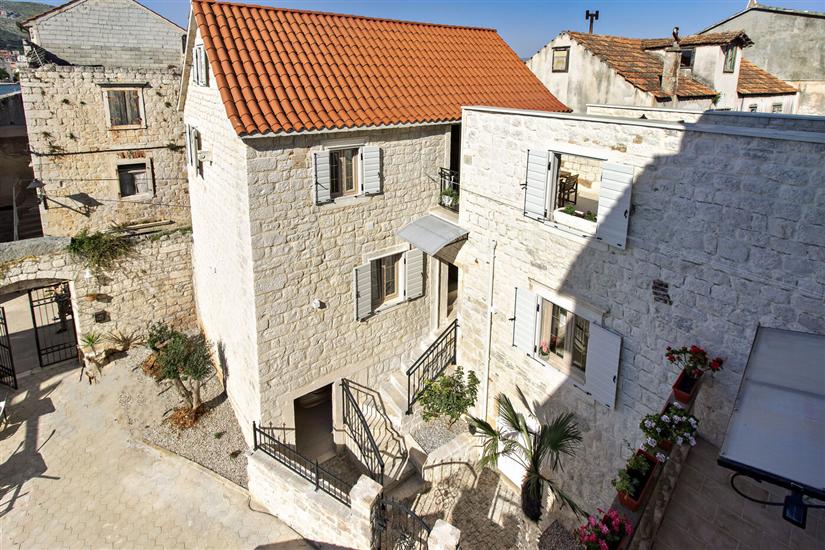 House Marijeta and  Tonka