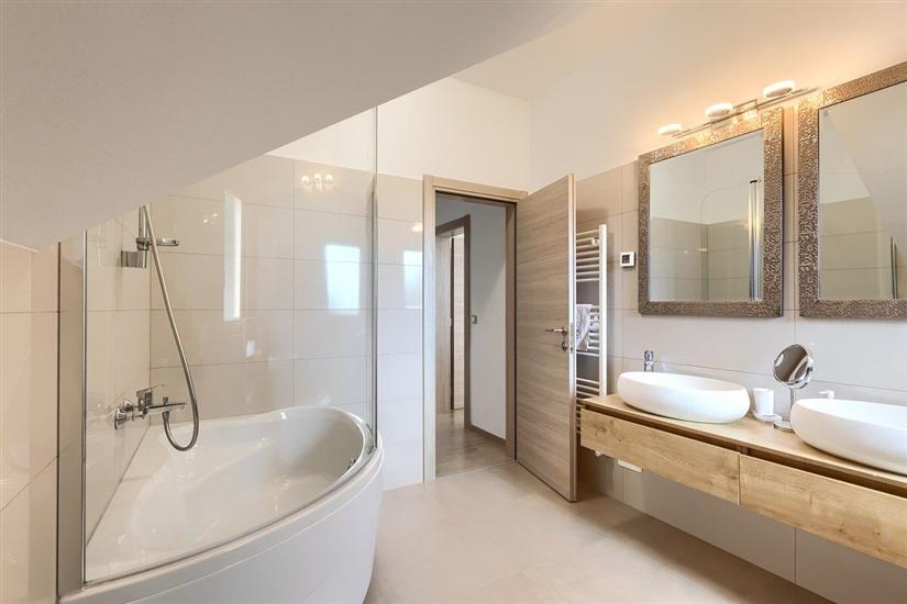 House K1, for 8 persons