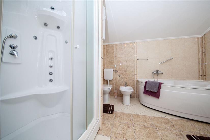 House K1, for 10 persons