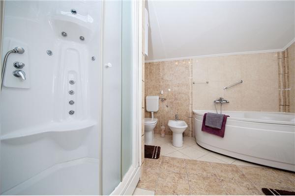 House K1, for 10 persons