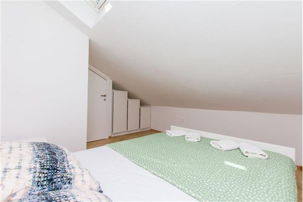 Apartment A2, for 5 persons