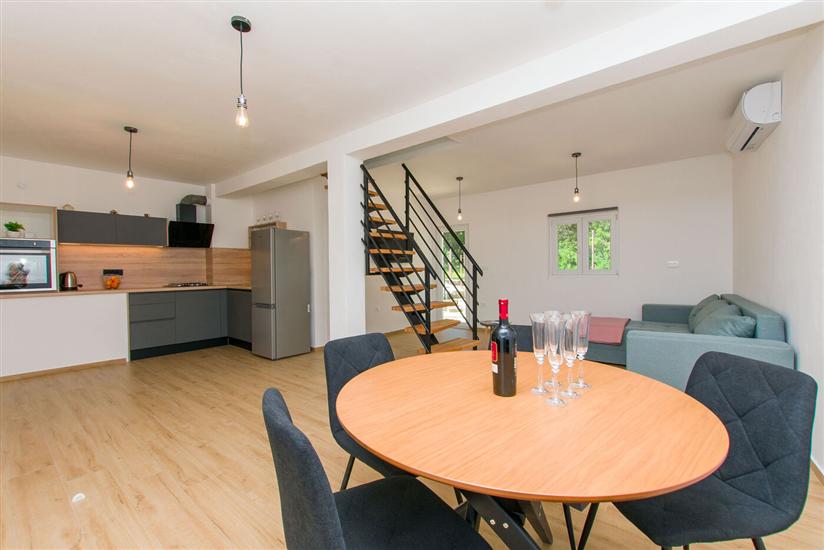 Apartment A2, for 5 persons