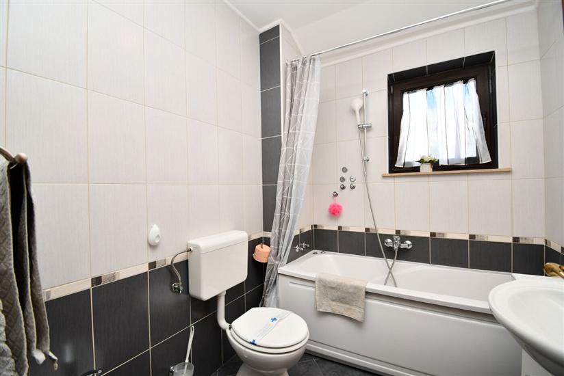 Apartment A2, for 5 persons