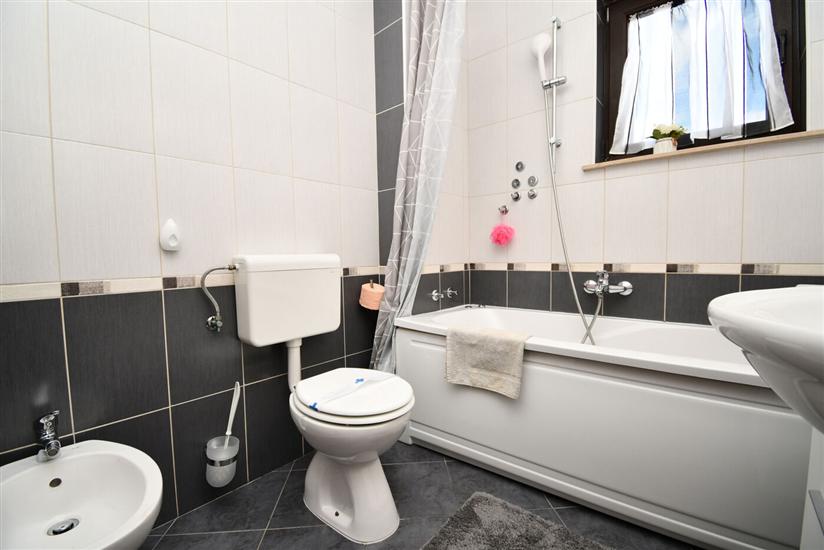 Apartment A2, for 5 persons