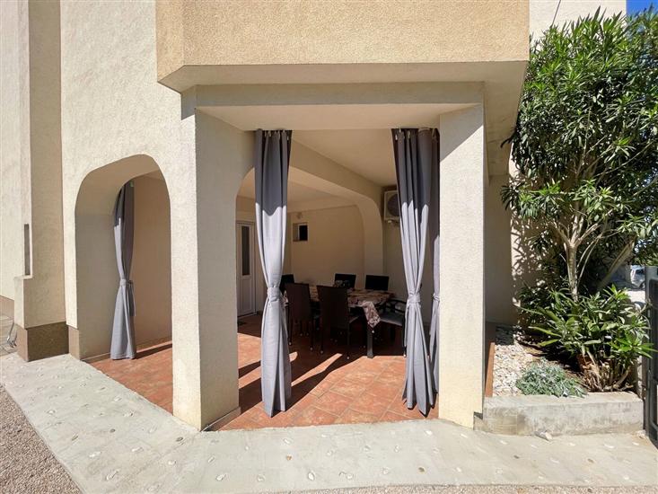 Apartment A1, for 5 persons