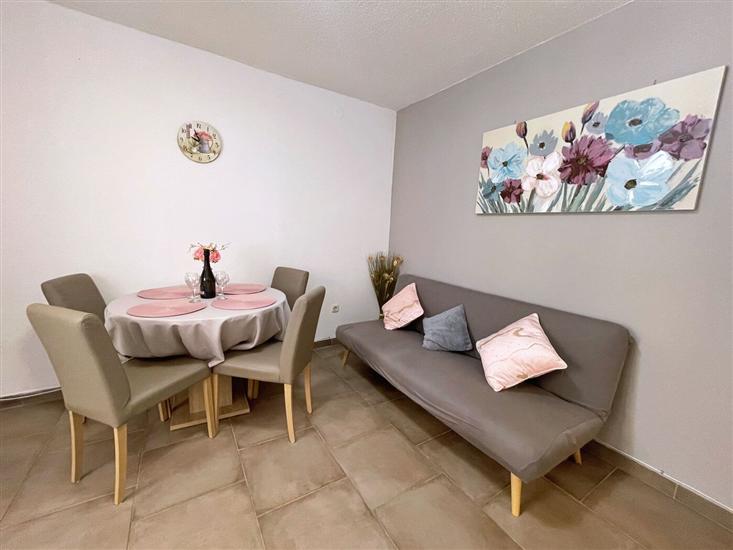 Apartment A1, for 5 persons