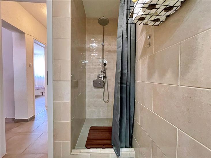 Apartment A1, for 5 persons