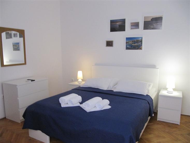 Room S1, for 2 persons
