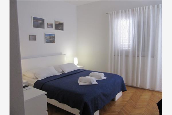 Room S1, for 2 persons