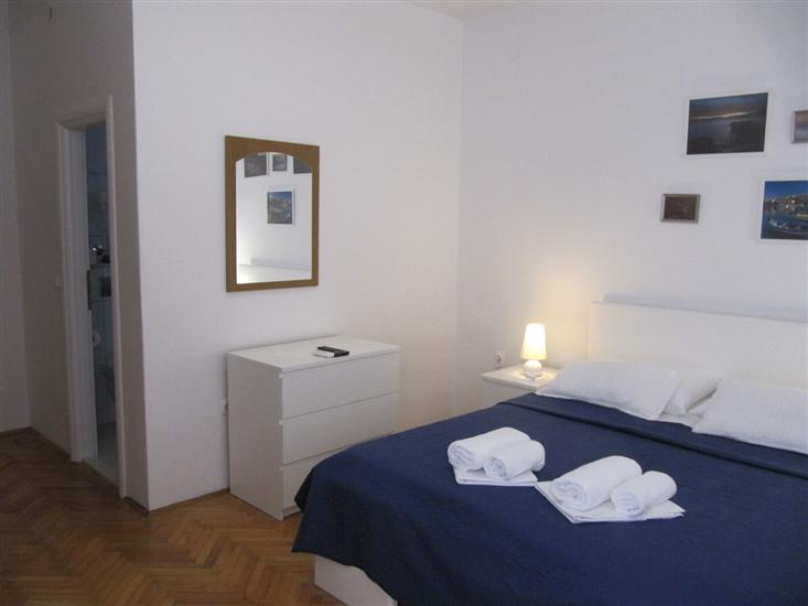 Room S1, for 2 persons