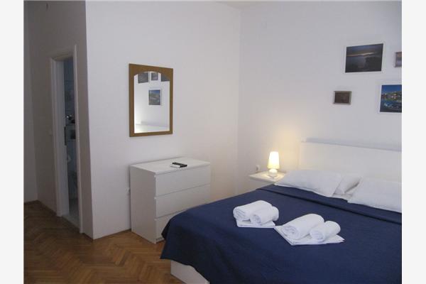 Room S1, for 2 persons