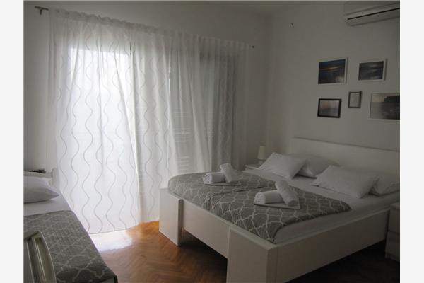 Room S3, for 3 persons