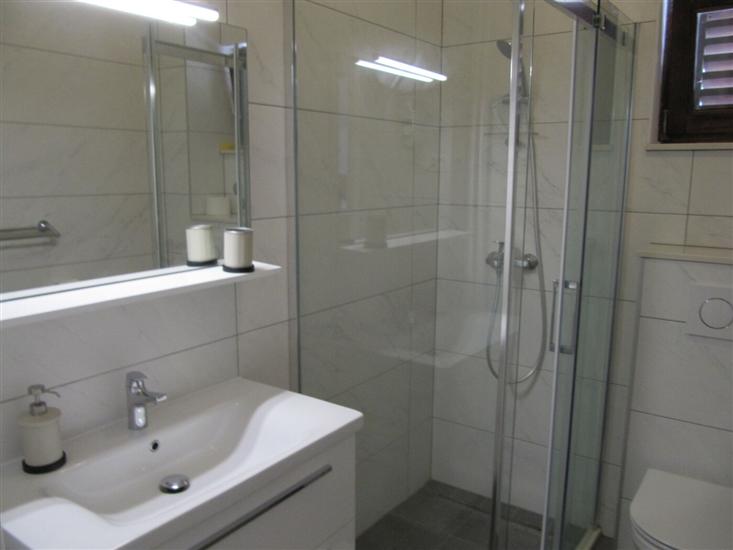 Room S3, for 3 persons