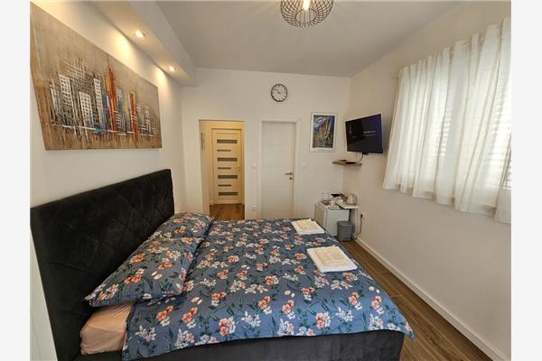 Room S1, for 2 persons