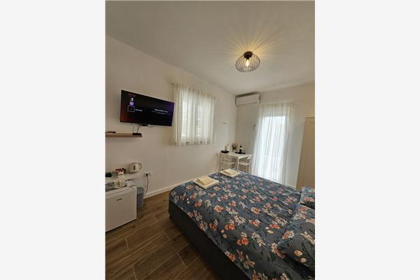 Room S1, for 2 persons