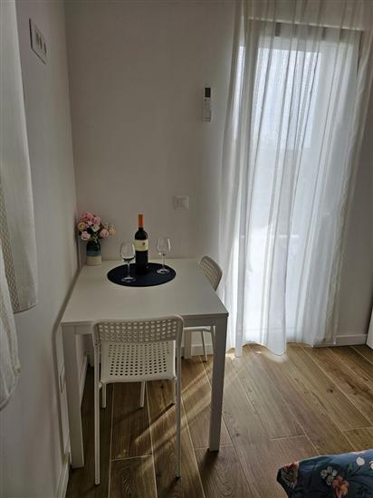 Room S1, for 2 persons