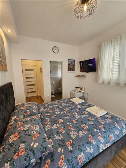 Room S1, for 2 persons