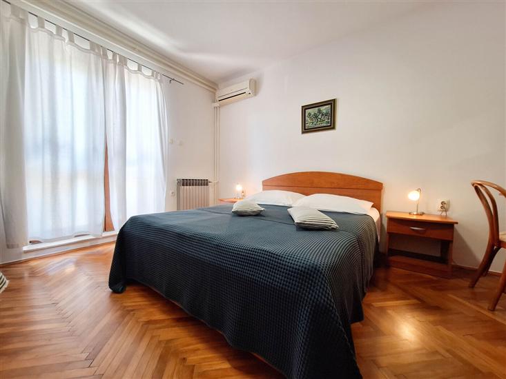 Room S1, for 2 persons