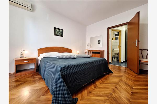 Room S1, for 2 persons