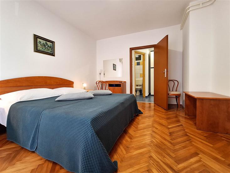 Room S1, for 2 persons