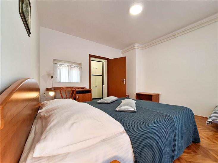 Room S1, for 2 persons