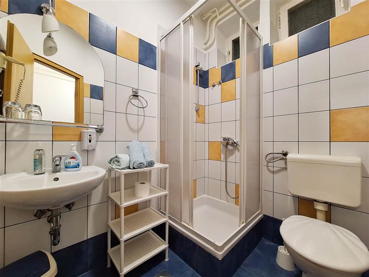 Room S1, for 2 persons