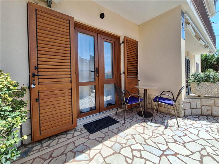 Room S1, for 2 persons