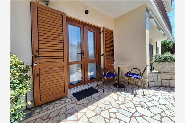 Room S1, for 2 persons