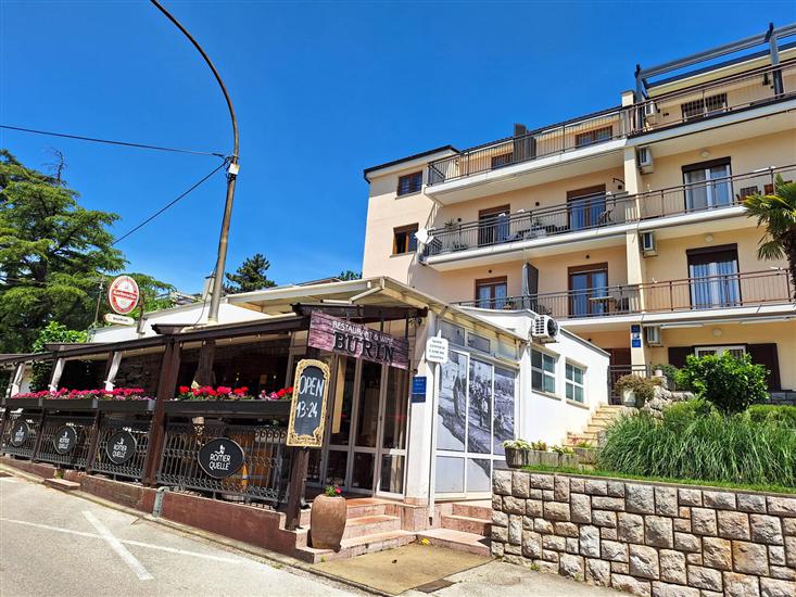 Apartment and Rooms Katunar