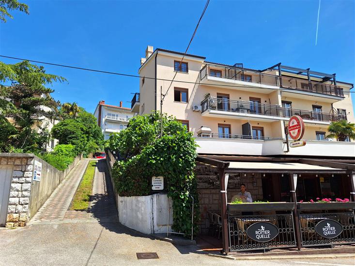 Apartment and Rooms Katunar